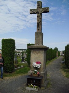 Chroustovice, kříž na hřbitově - před restaurováním