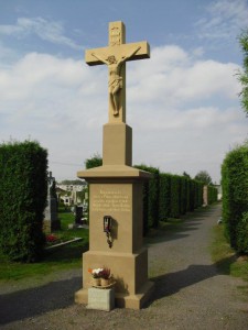 Chroustovice, kříž na hřbitově - po restaurování